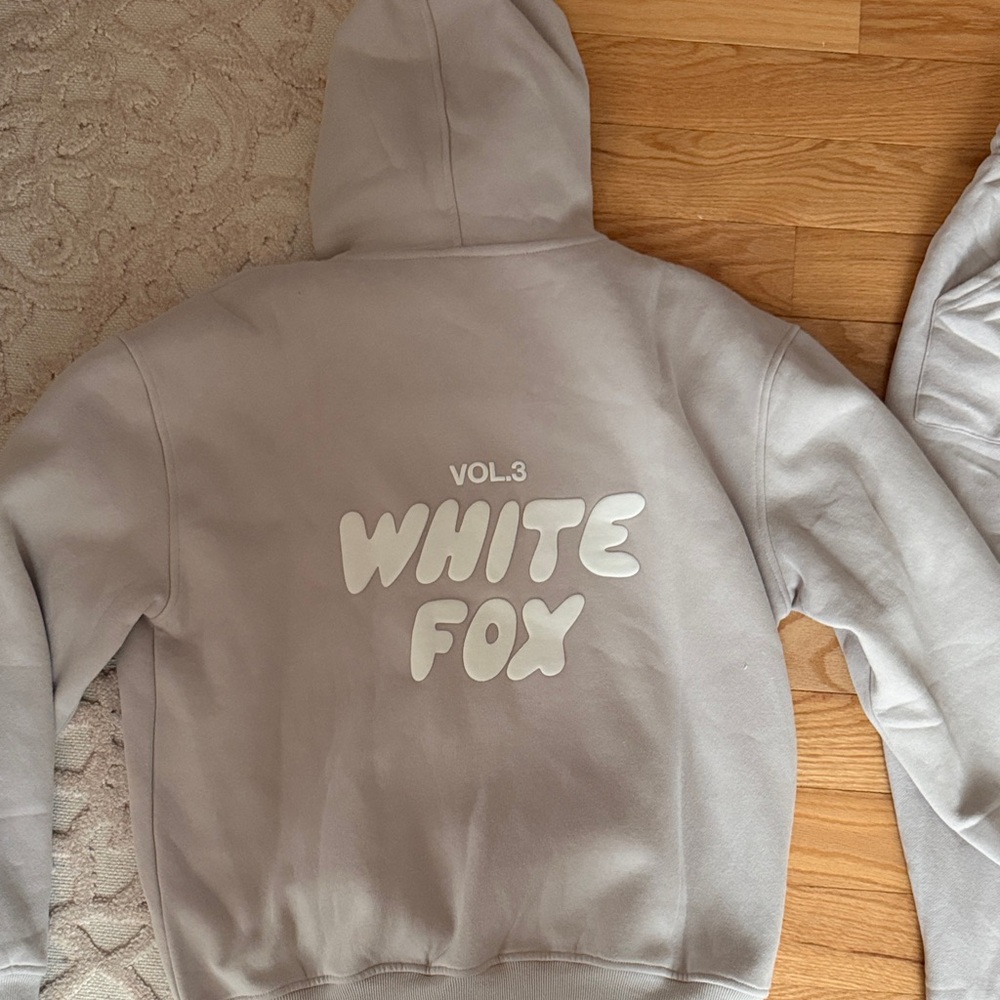 MATCHING SET White Fox Gray/ Crème Hoodie and Sweatpants Set - Picture 2 of 5